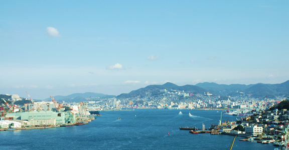 現在の長崎港（女神大橋より撮影）